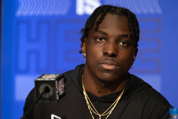 Alabama linebacker Christian Harris talks to the media during the 2022 NFL Combine.